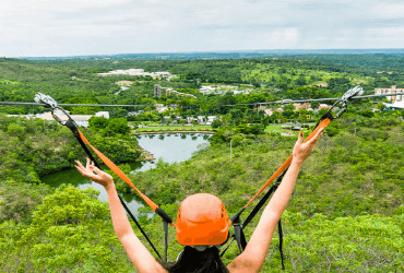 Mega Tirolesa atração do Hot Park Mega Tirolesa atração do Hot Park